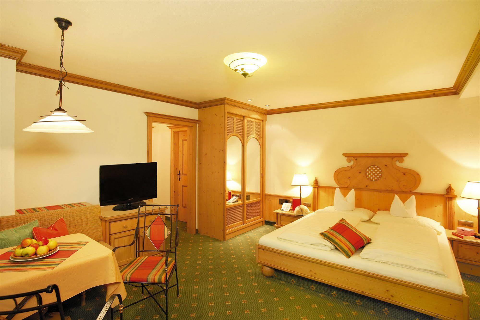 Hotel Pension Sonnleiten Тукс Екстериор снимка